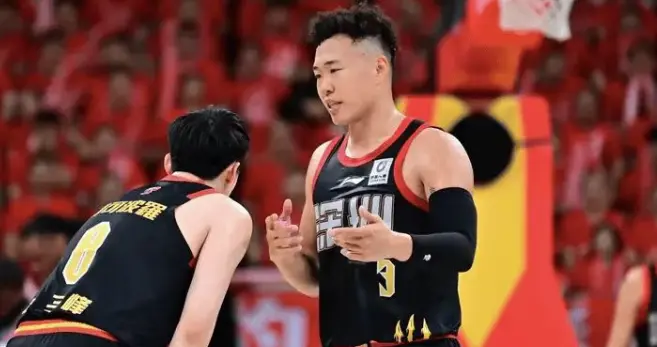 CBA季后赛一夜3人伤退！深圳91-80挽救赛点，布朗空砍32分5篮板