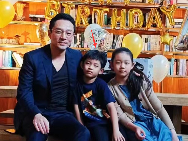 汪小菲返台为儿子庆生，大方公开儿女正脸，玥儿和弟弟一脸不开心