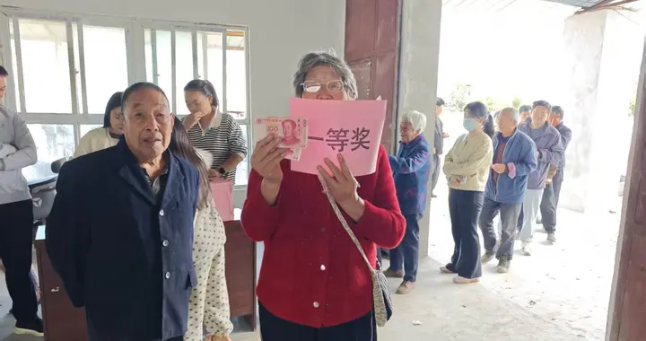 荥阳市广武镇张河村：重阳搭台聚民心 巧招激活参保热情