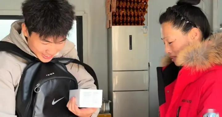 谢浩男外公重男轻女 谢岳无视骂声与寻亲女子玩得嗨 海军妈妈吃醋了