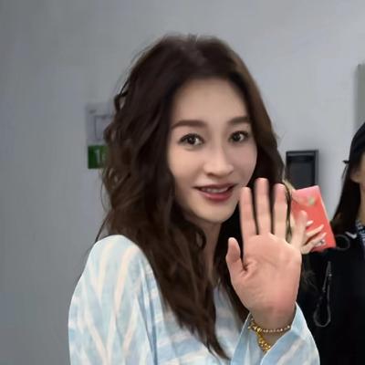 于是欣妍：50岁李小冉浪姐路透杀疯了！生