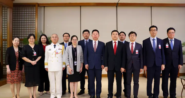 有了美舰撑腰后，10艘菲船只侵闯黄岩岛，我大使给国民吃下定心丸