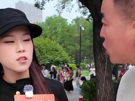 “没有物质的爱情就像一盘散沙.”   （原声： ）