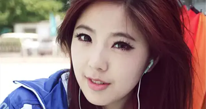 南奕欢北景甜，没背景没资源的赵奕欢，只能是个平民偶像