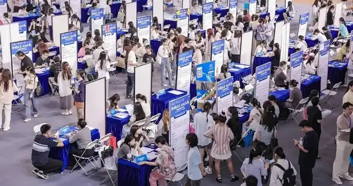 1500万人涌入职场，又是一年史上最难？学历真的不值钱了吗？