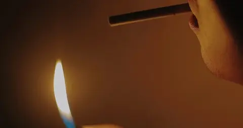 你躲到阳台抽烟就没事了？别天真了，“三手烟”正在毒害你的孩子