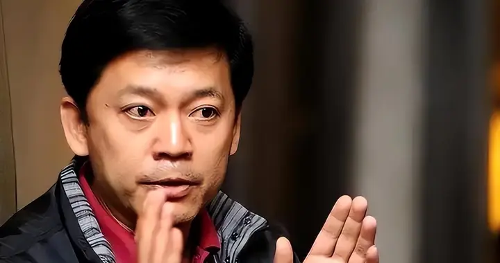 国家一级演员何政军，为啥结婚多年无绯闻？看他妻子是谁就明白了