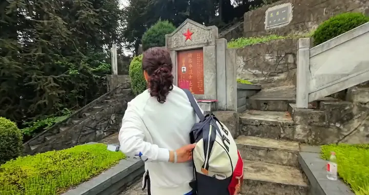 云南屏边烈士陵园＃一声“哥哥再见！明年再来看你”看哭了...