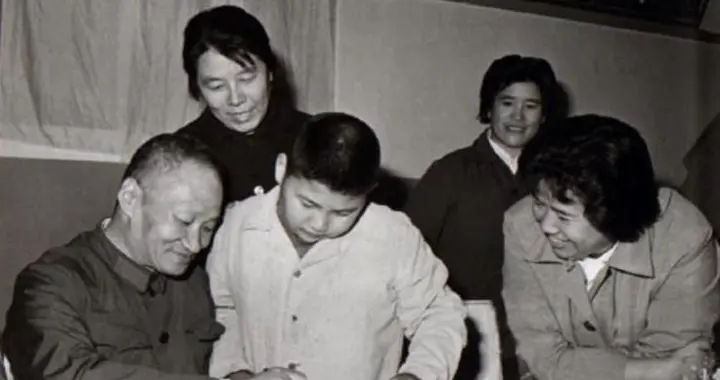 毛岸青与邵华结婚9年迟迟不育，毛泽东得知怀孕后，既惊喜又担心