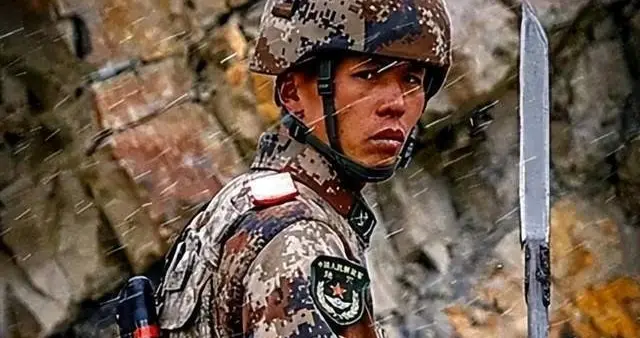 为何中国总是用棍子打印度？原因很简单，我们有坦克飞机和大炮