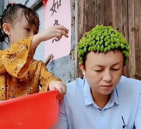 “爸爸带娃”有多野？网友直言：父爱如山崩地裂，看完笑出了驴叫