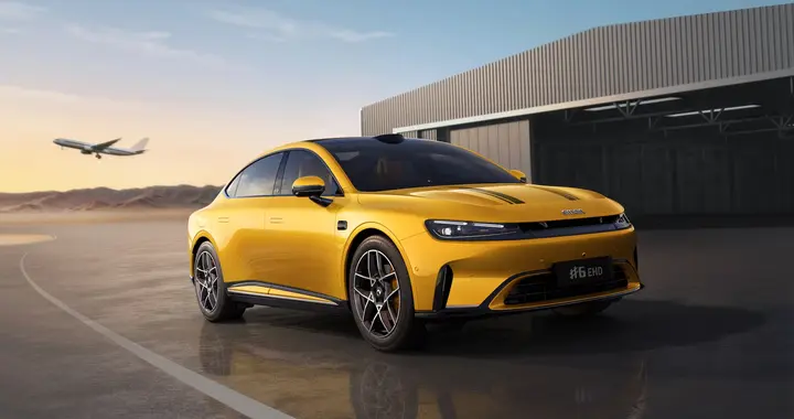 尺寸与极氪007相近 smart首款轿车精灵