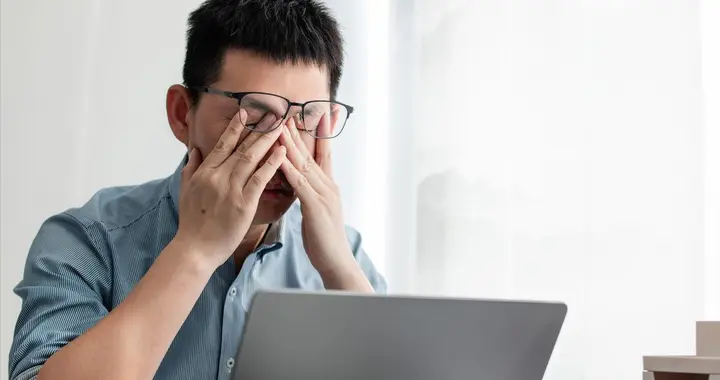 医生研究：最伤眼睛的行为，不是玩手机！而是频繁地去做这5件事