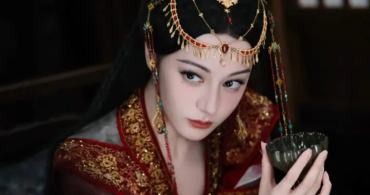 热巴《白日提灯》高清剧照