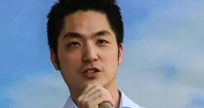蒋万安支持率的大降，肯定与他不敢公开认同中国人身份脱不了干系