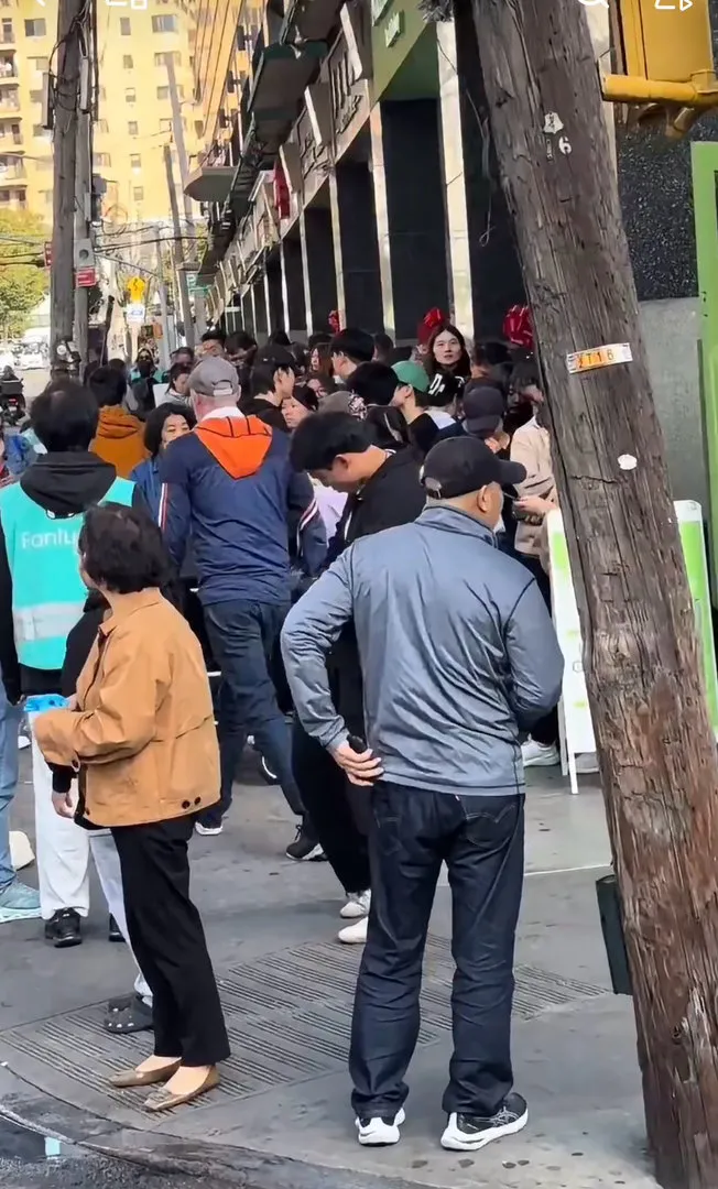 厉害了！谁能想到国内大家常喝的奈茶饮，已经落地纽约时代广场这个标志性地...