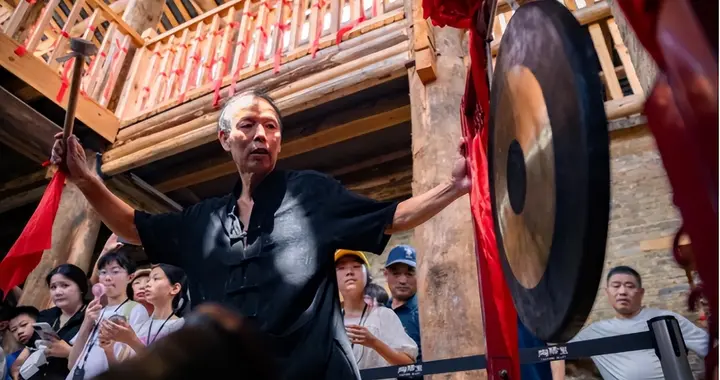 一群人如何靠一门手艺，把日子过成一座城？景德镇申遗成功的秘密