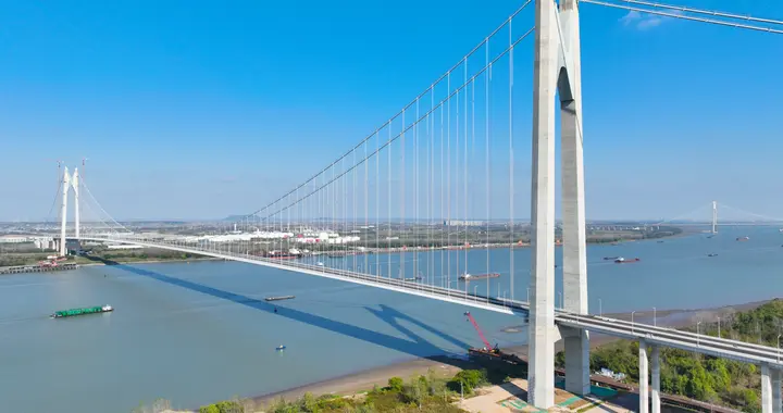 江苏修过江通道上瘾在建8座，30年前开通7座南京南通苏州获利