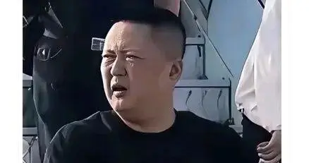 逼空乘下跪的欧某某栽了！东航报案停乘，机闹碰了硬茬