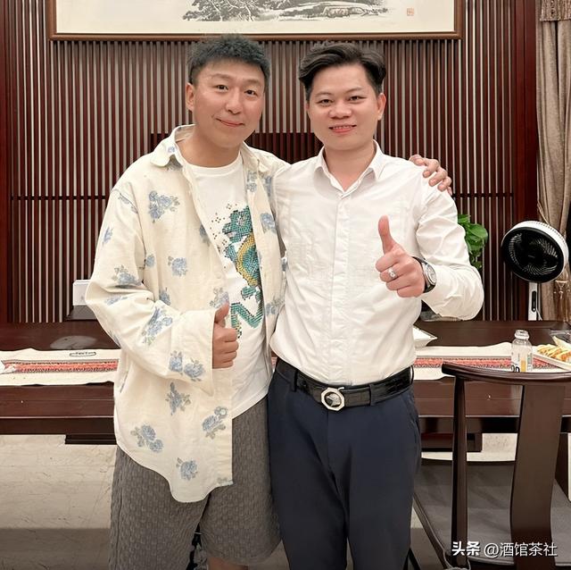陈羽凡现状：低调生活，50岁胖到认不出，17岁儿子1米8长得像妈