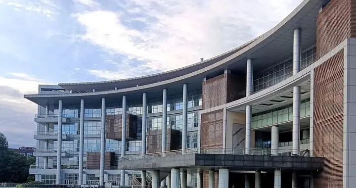 211大学抢滩登陆万亿城市，填补高等教育洼地