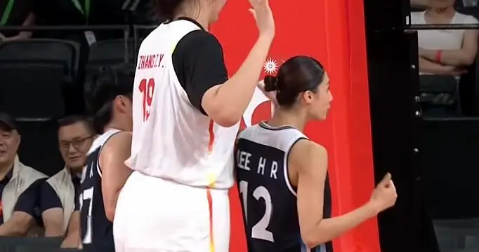 三分球13中0，18次失误，结果只输了5分 媒体人：中国女篮厉害