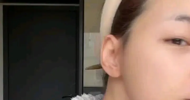 每拍摄一期视频，“小糍粑”需要一早就开始化妆