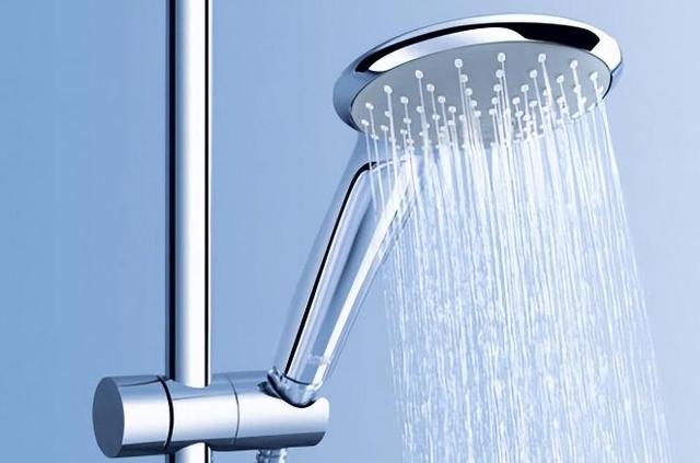 一天洗一次澡，与一周洗一次澡的人相比，哪种更健康？答案来了