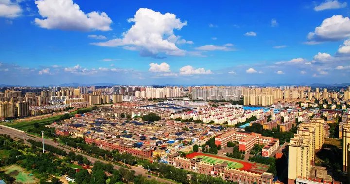 2025年山东县级市GDP十强表现，龙口遥遥领先，平度突破千亿