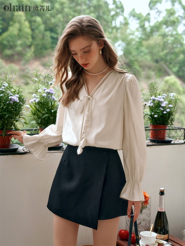 诠释柔美浪漫！法式V领提花小衫