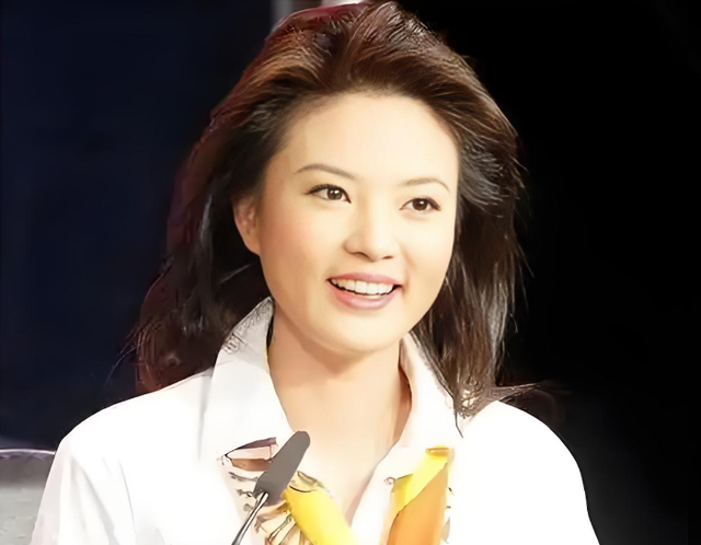 刘芳菲：经历两段感情后自己离开央视，如今47岁和陈宝国同游云冈