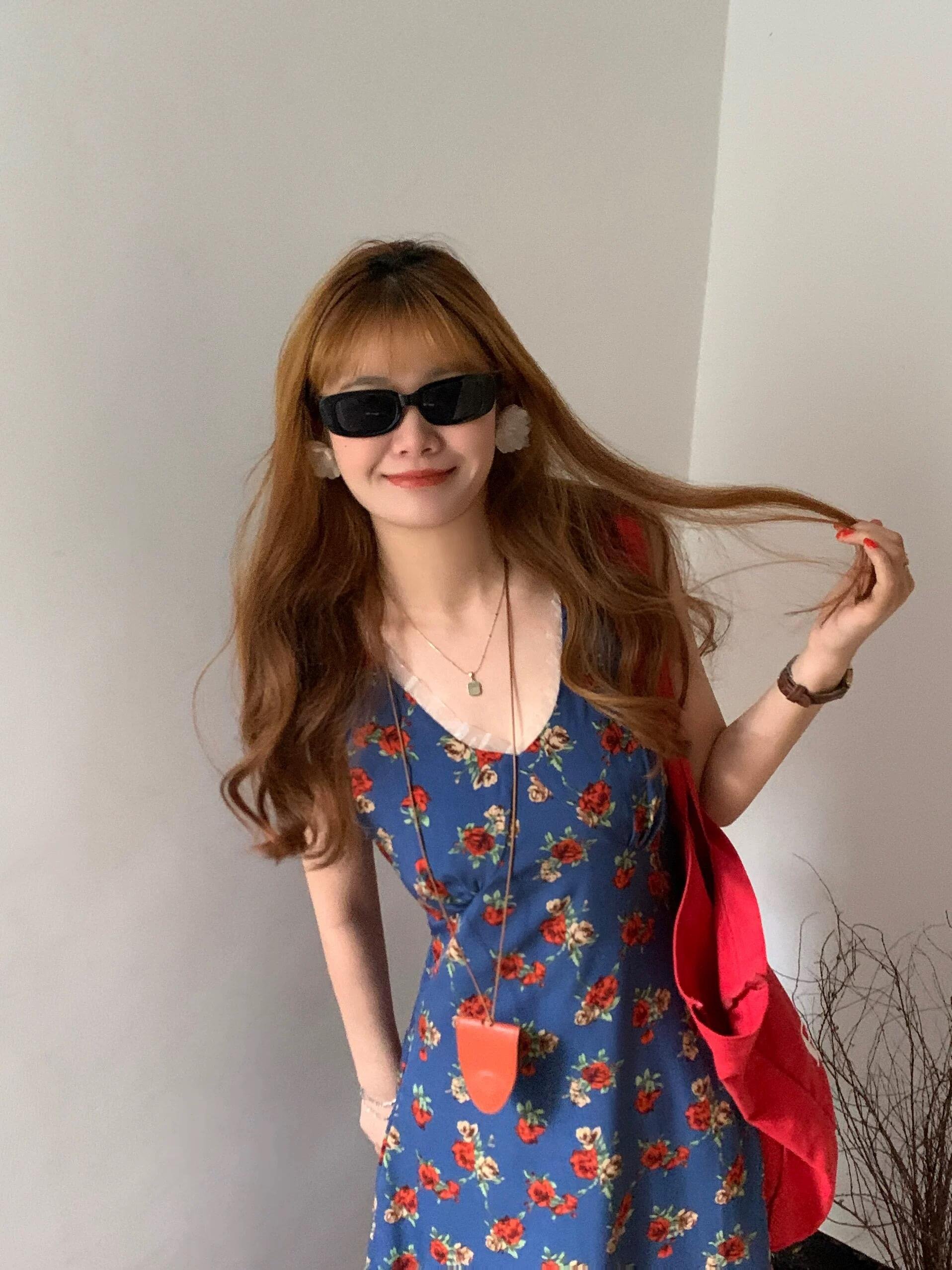 设计感显瘦v领无袖碎花长裙