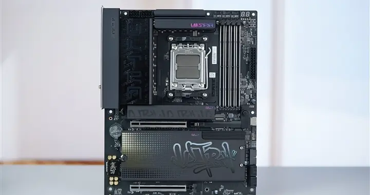 锐龙9000新搭档！七彩虹iGame X870E ULTRA-S主板图赏