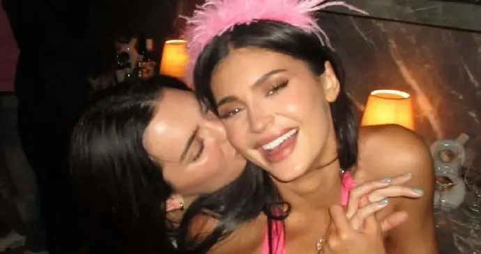 红粉佳人！Kylie Jenner生日美图赏析