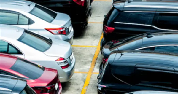 新能源车企集体降价！二手车商慌了：亏本甩卖仍无人问津