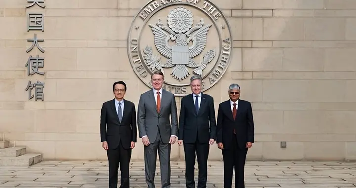 沉默2天，美西方疯狂反扑，欧盟不许改变现状，解放军还得上强度