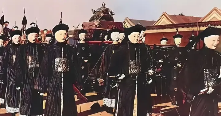1909年荷兰人拍的慈禧葬礼，豪华程度堪比皇帝，百官哀悼跪拜迎送