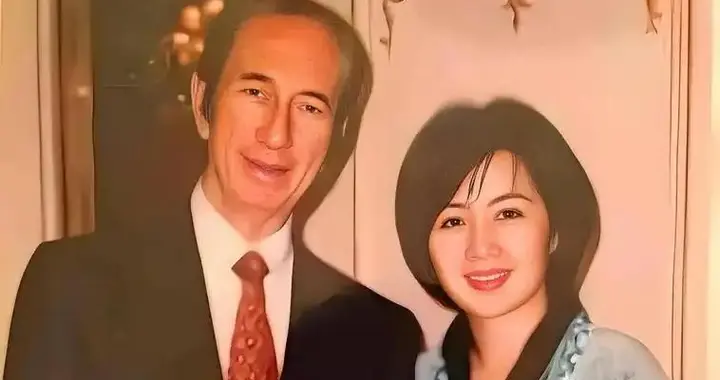 这是赌王和梁安琪的真实样貌，可不是演员扮演的，货真价实的照片
