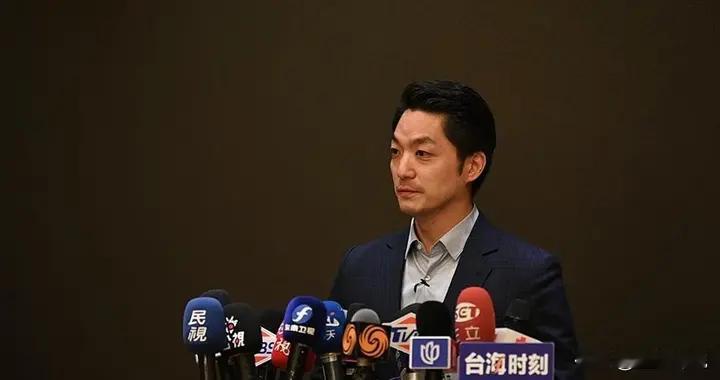 统一已成定局，蒋万安成政治鲶鱼，郑丽文亮徽章，一句话传遍两岸