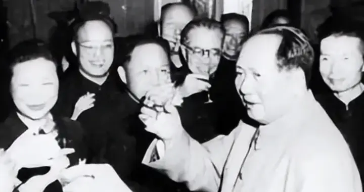 毛主席视察天津时想见李银桥，得知他已经入狱，伟人只说了两个字