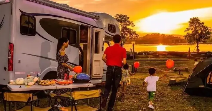 一边哭穷一边旅游？撕开景区人山人海背后的真相，答案太扎心了！