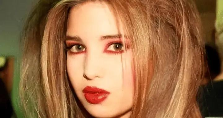 上任五天就被扫地出门，特朗普为何开掉最喜欢的金发大美女