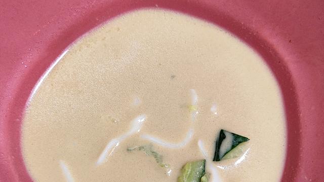 沉默岛主：妈妈吃孩子的剩饭，原来是这种感