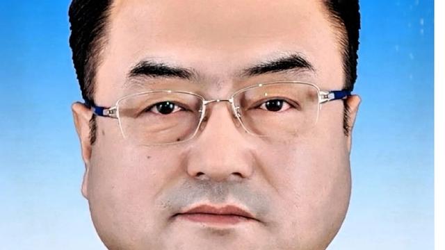 雾里从容漫步的人：今儿刷到一则通报，看完