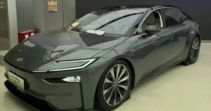 广汽丰田铂智7开启预售：鸿蒙座舱+激光雷达，预售价17.98万元起