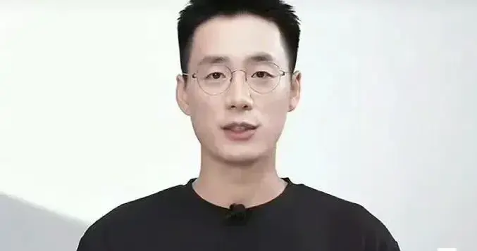 继董宇辉之后，东方甄选又一知名主播离职，网友：后来人就惨了