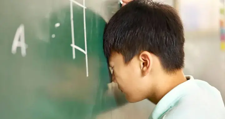 不要再苦口婆心和孩子讲道理，而是和孩子多一些“非语言沟通”