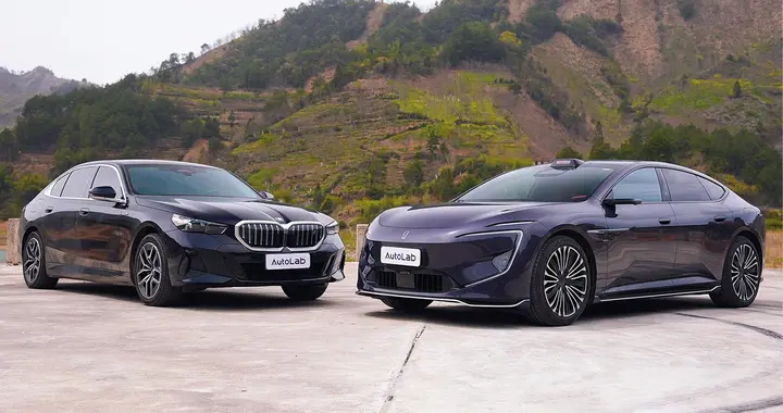 新阿维塔12和宝马i5的豪华博弈：同样价格，谁能提供双倍快乐