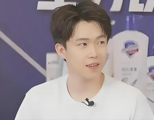 官宣！王楚钦再签新代言，年收入超5千万，王皓为国乒白头发多了