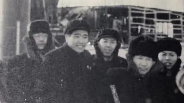 伍豪照片集：上世纪六十年代，欧阳钦视察大